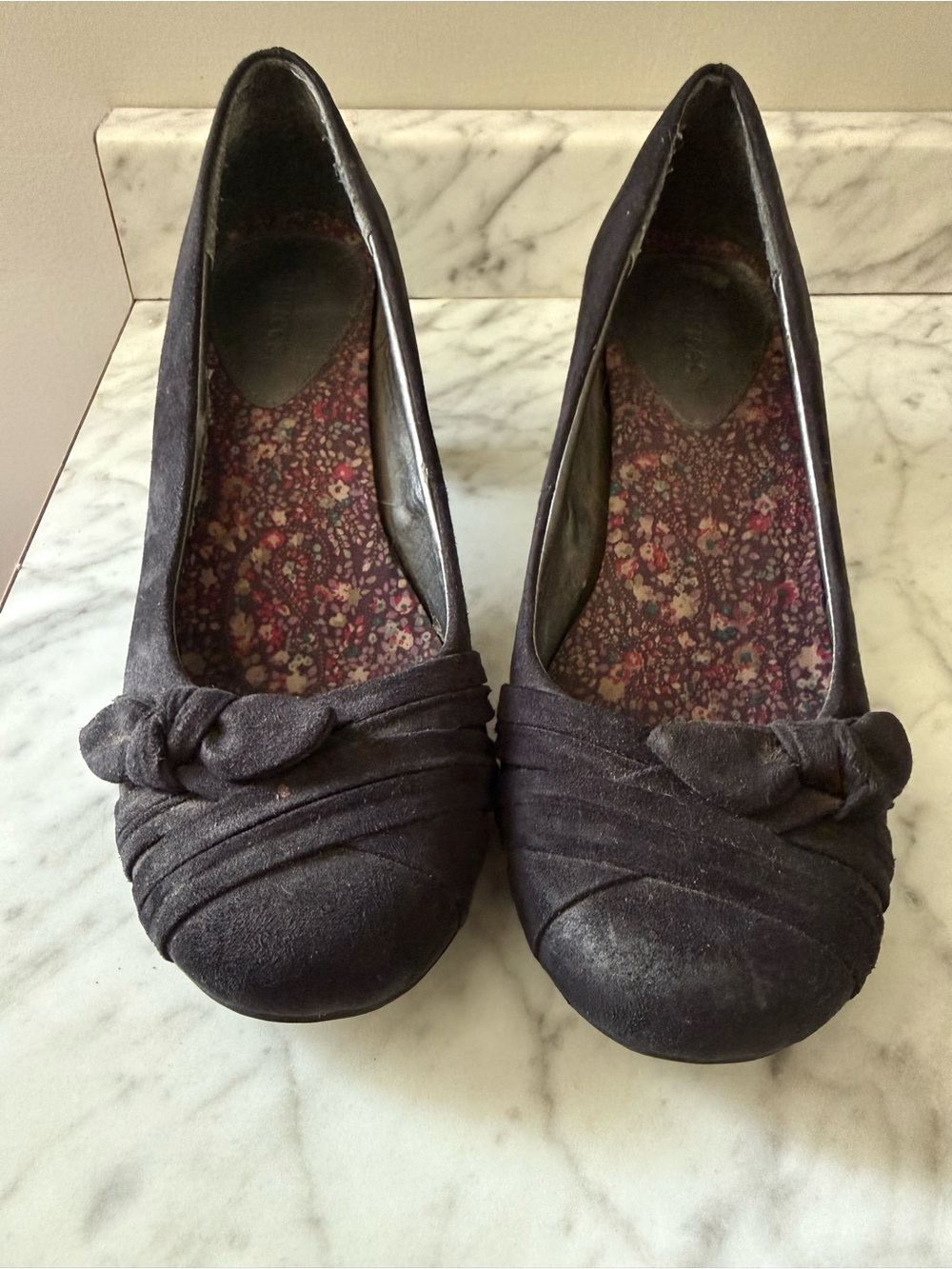 Women’s Black Suede Knot kitty heels